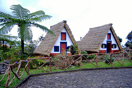 Las casa de Santana son típicas en Madeira